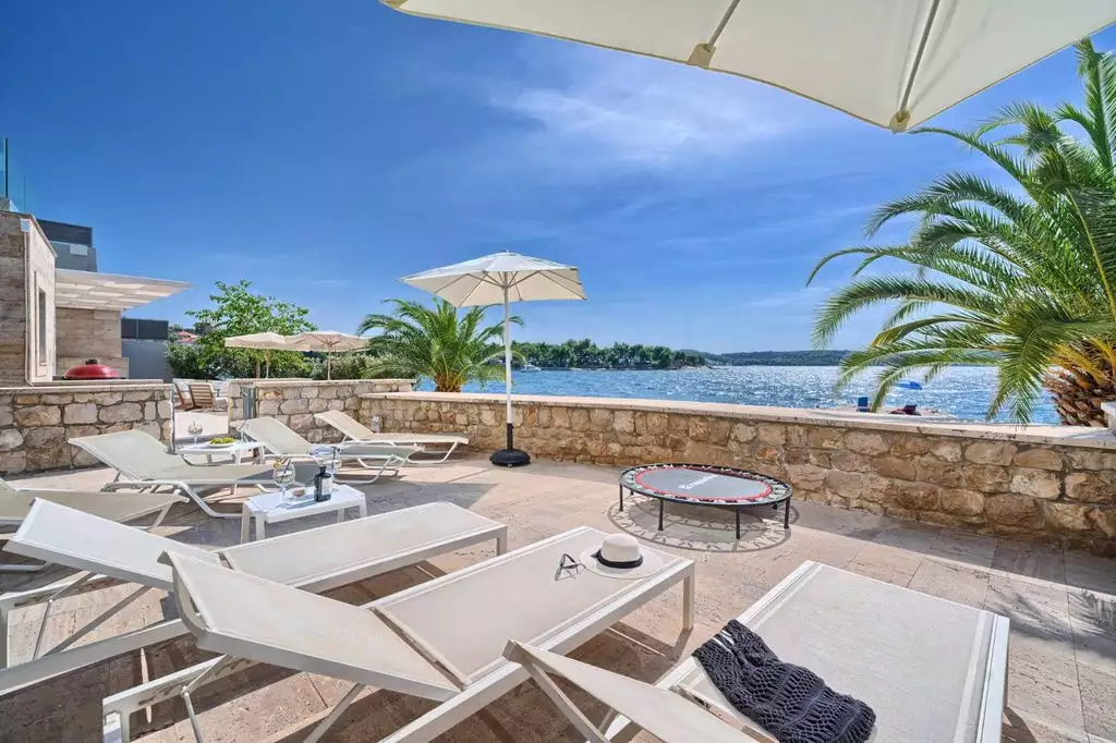 Villa 300m² in Croatia, Ciovo. Priced at 1900000€ rent photo-11