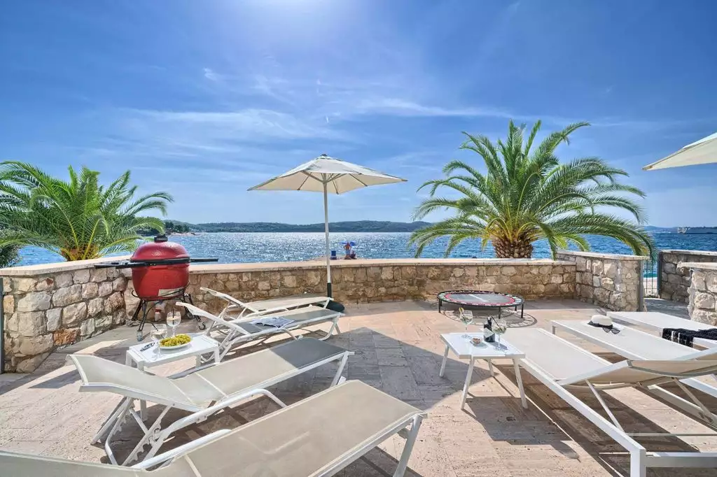 Villa 300m² in Croatia, Ciovo. Priced at 1900000€ rent photo-14