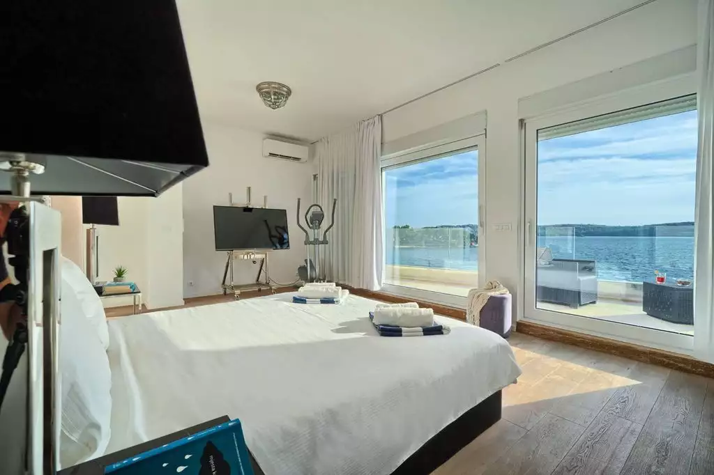 Villa 300m² in Croatia, Ciovo. Priced at 1900000€ rent photo-15