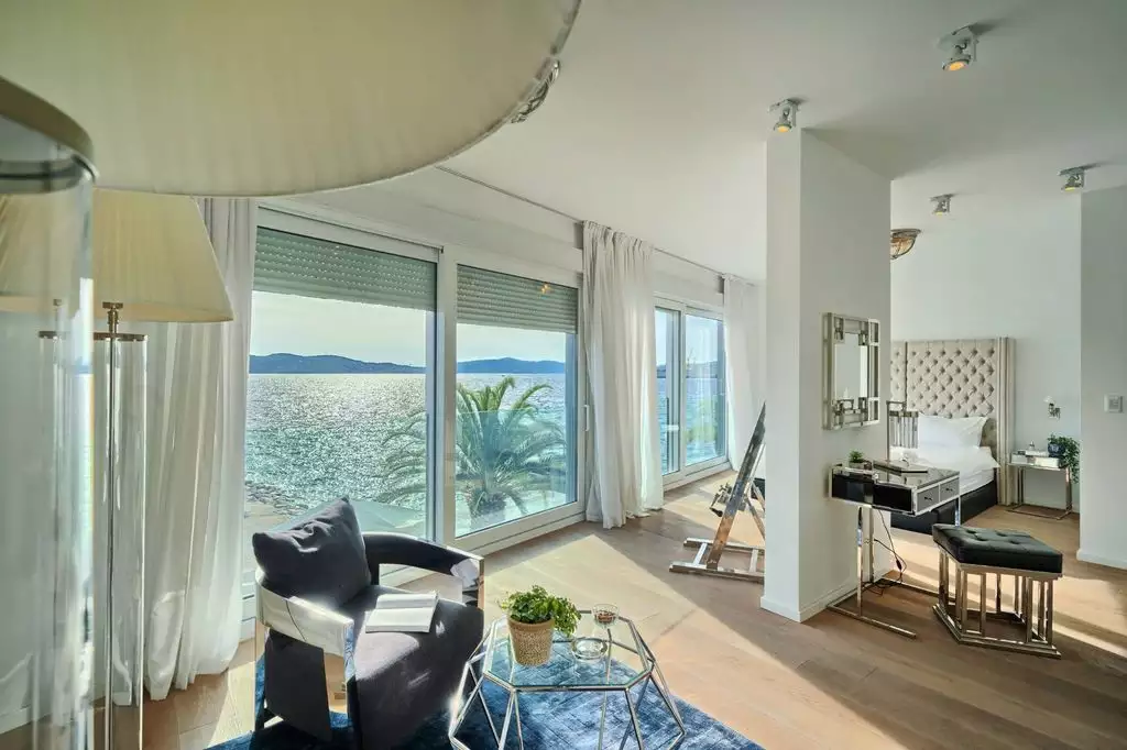 Villa 300m² in Croatia, Ciovo. Priced at 1900000€ rent photo-16