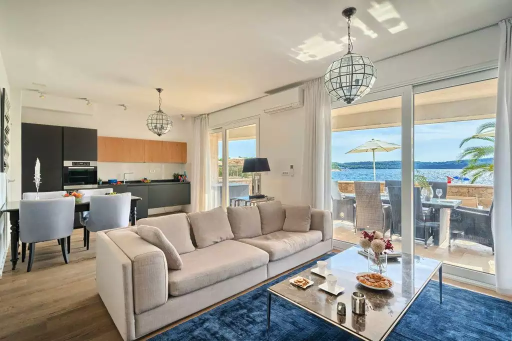 Villa 300m² in Croatia, Ciovo. Priced at 1900000€ rent photo-17