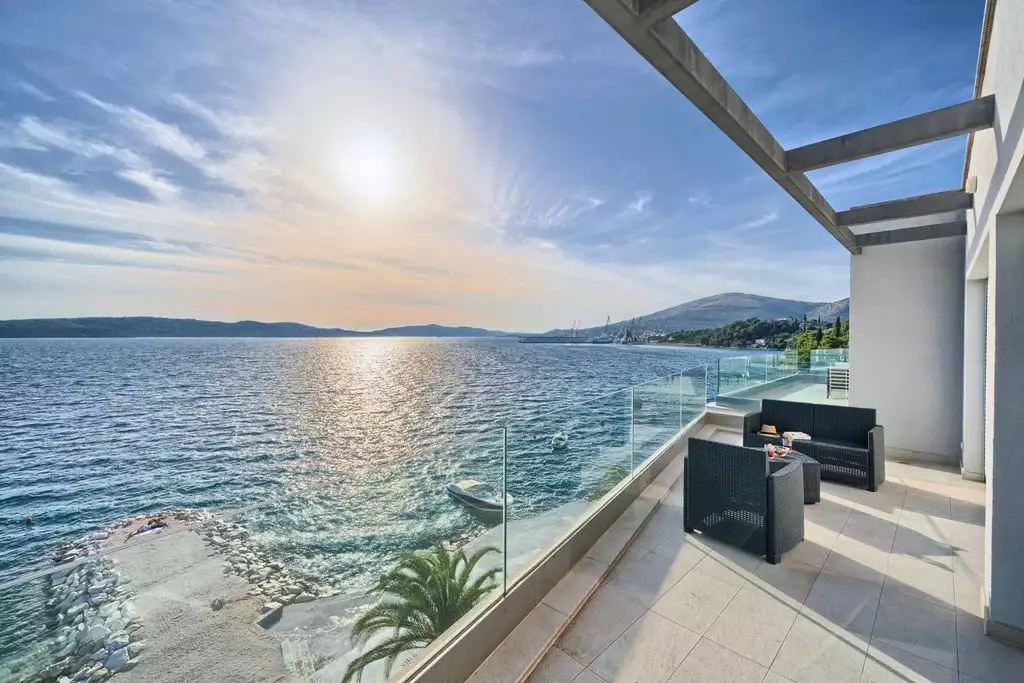Villa 300m² in Croatia, Ciovo. Priced at 1900000€ rent photo-18