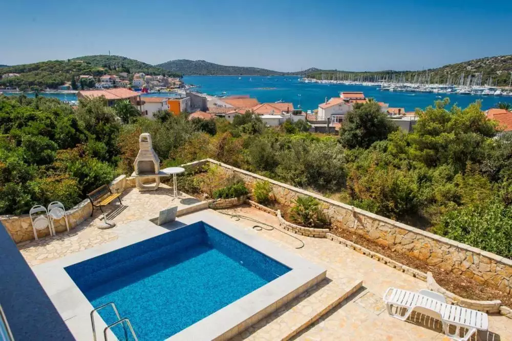Villa 440m² in Croatia, Rogoznica. Priced at 1350000€ rent photo-1