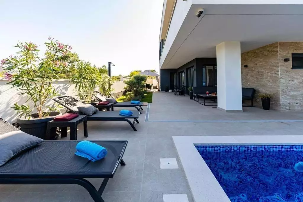 Villa 175m² in Croatia, Medulin. Priced at 950000€ rent photo-3