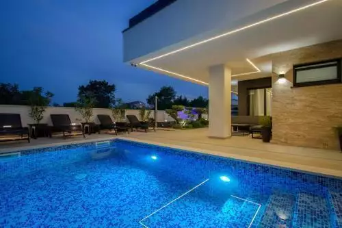 Villa 175m² in Croatia, Medulin. Priced at 950000€ rent photo-7