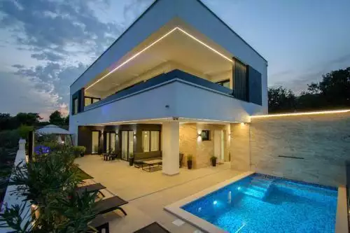 Villa 175m² in Croatia, Medulin. Priced at 950000€ rent photo-8
