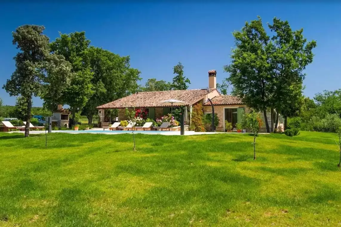 Villa 224m² in Croatia, Rovinj. Priced at 2450000€ rent photo-13