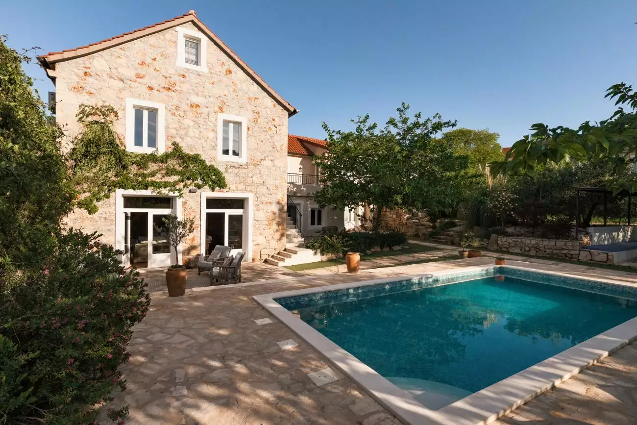 Villa 255m² in Croatia, Hvar. Priced at 1380000€ rent photo-1