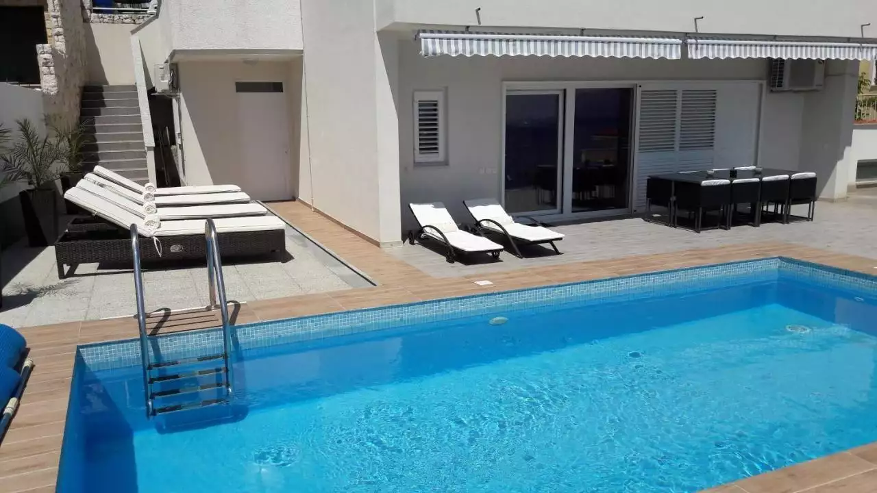 Villa 230m² in Croatia, Omis. Priced at 1250000€ rent photo-8