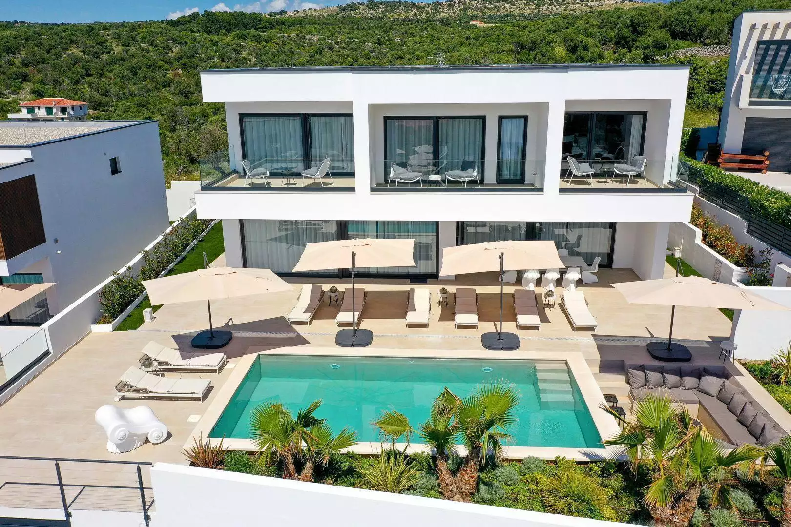 Villa 302m² in Croatia, Novalja. Priced at 1470000€ rent photo-6