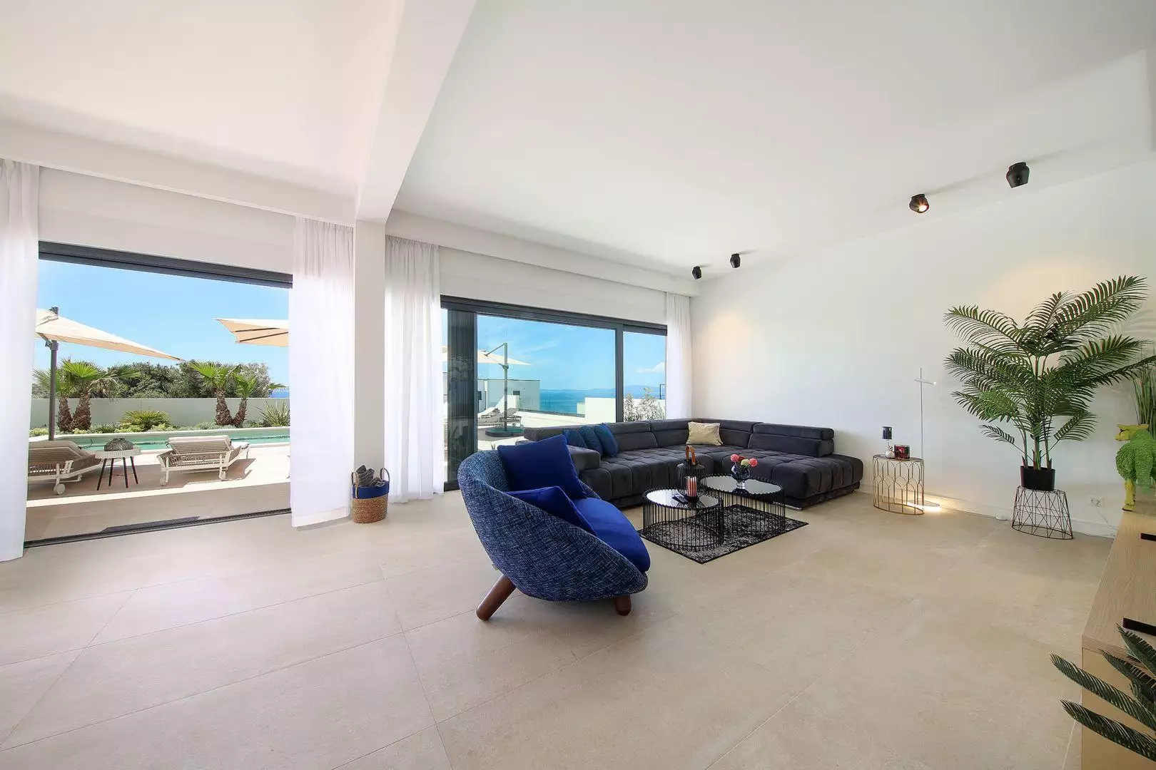 Villa 302m² in Croatia, Novalja. Priced at 1470000€ rent photo-12
