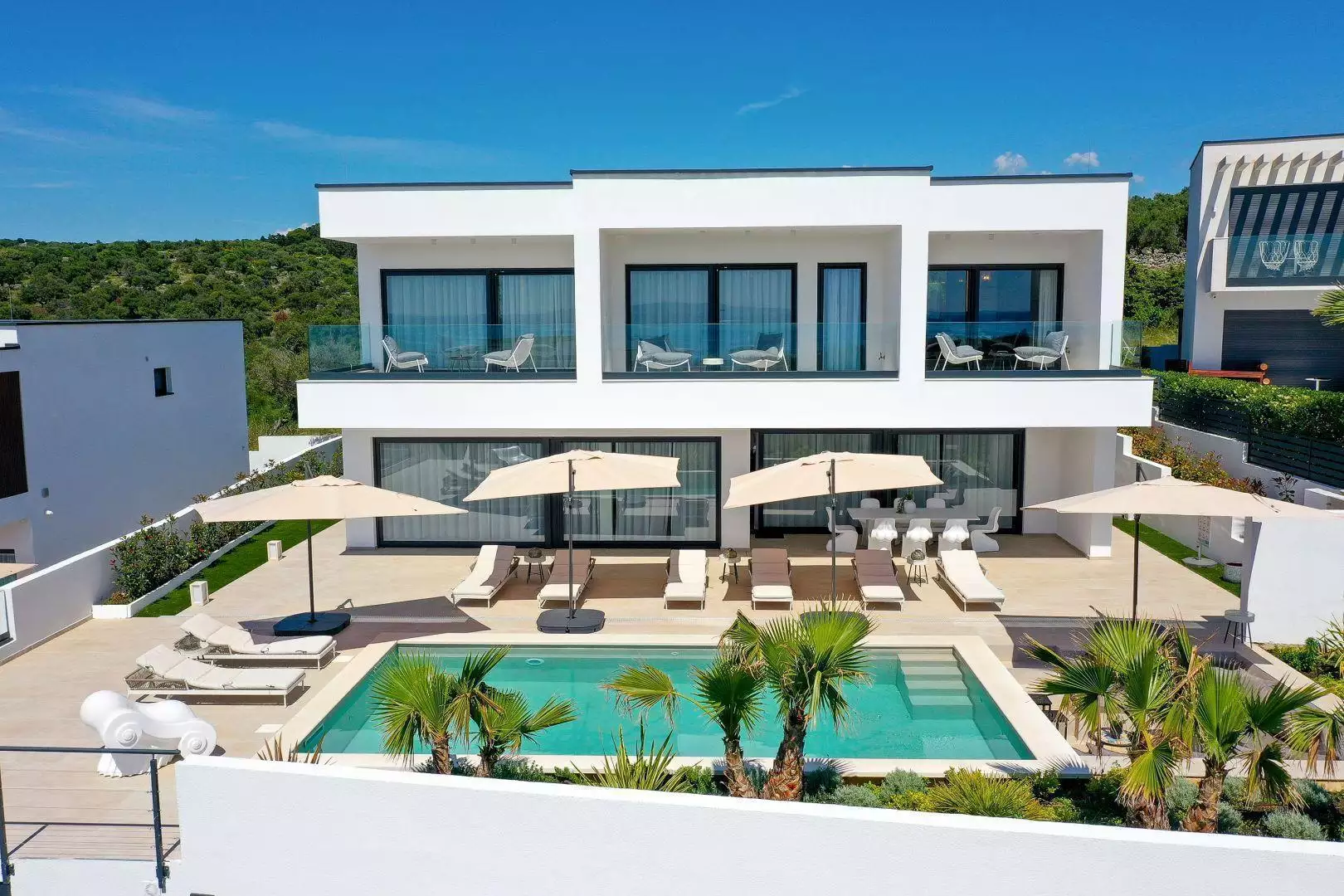 Villa 302m² in Croatia, Novalja. Priced at 1470000€ rent photo-1