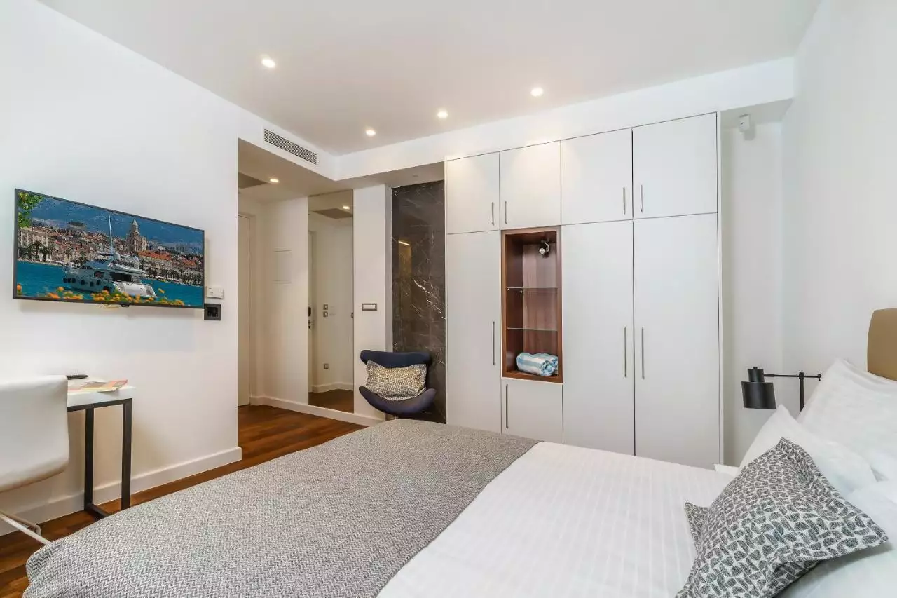 Hotels 494m² in Croatia, Split. Priced at 2600000€ rent photo-18