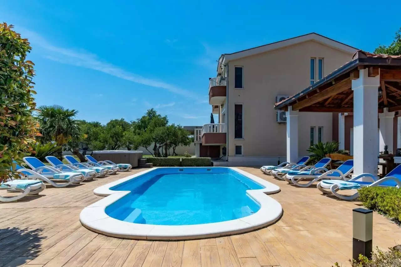 Villa 333m² in Croatia, Kastela. Priced at 970000€ rent photo-3