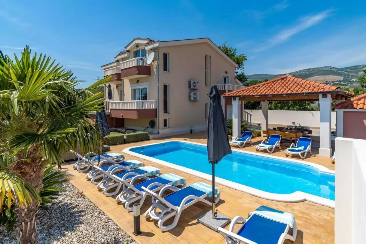 Villa 333m² in Croatia, Kastela. Priced at 970000€ rent photo-7