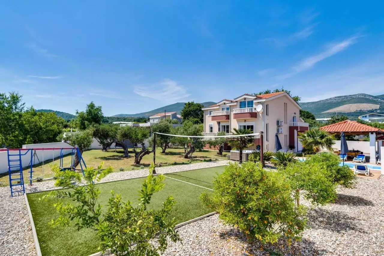 Villa 333m² in Croatia, Kastela. Priced at 970000€ rent photo-8
