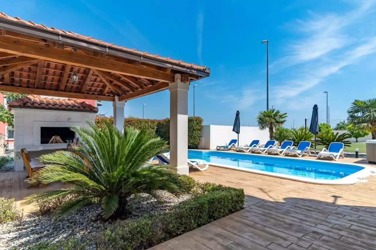 Villa 333m² in Croatia, Kastela. Priced at 970000€ rent photo-9