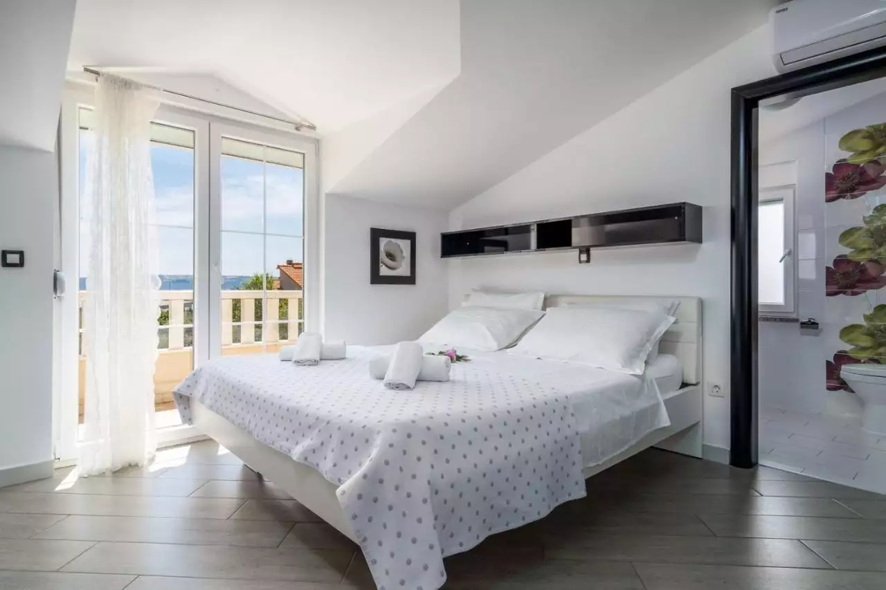 Villa 333m² in Croatia, Kastela. Priced at 970000€ rent photo-19