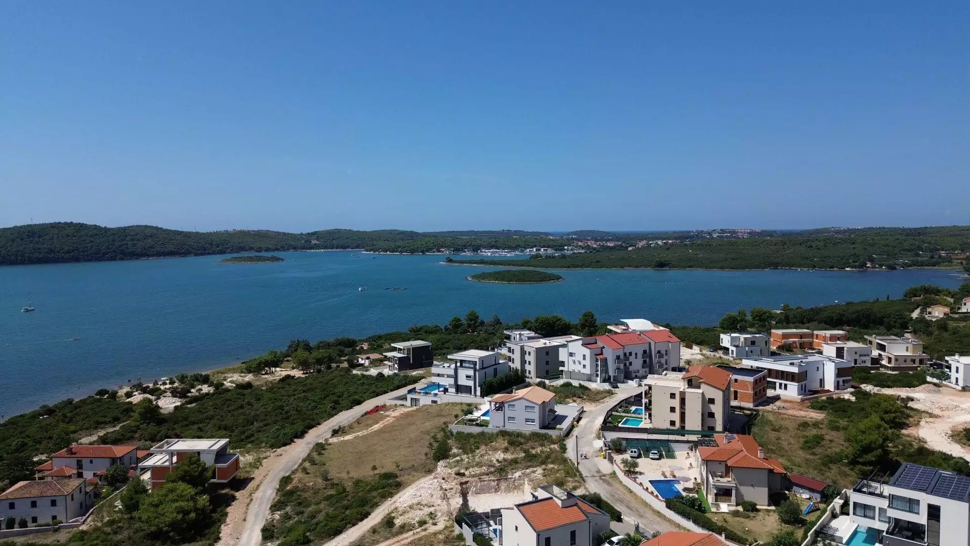 Villa 300m² in Croatia, Medulin. Priced at 750000€ rent photo-4