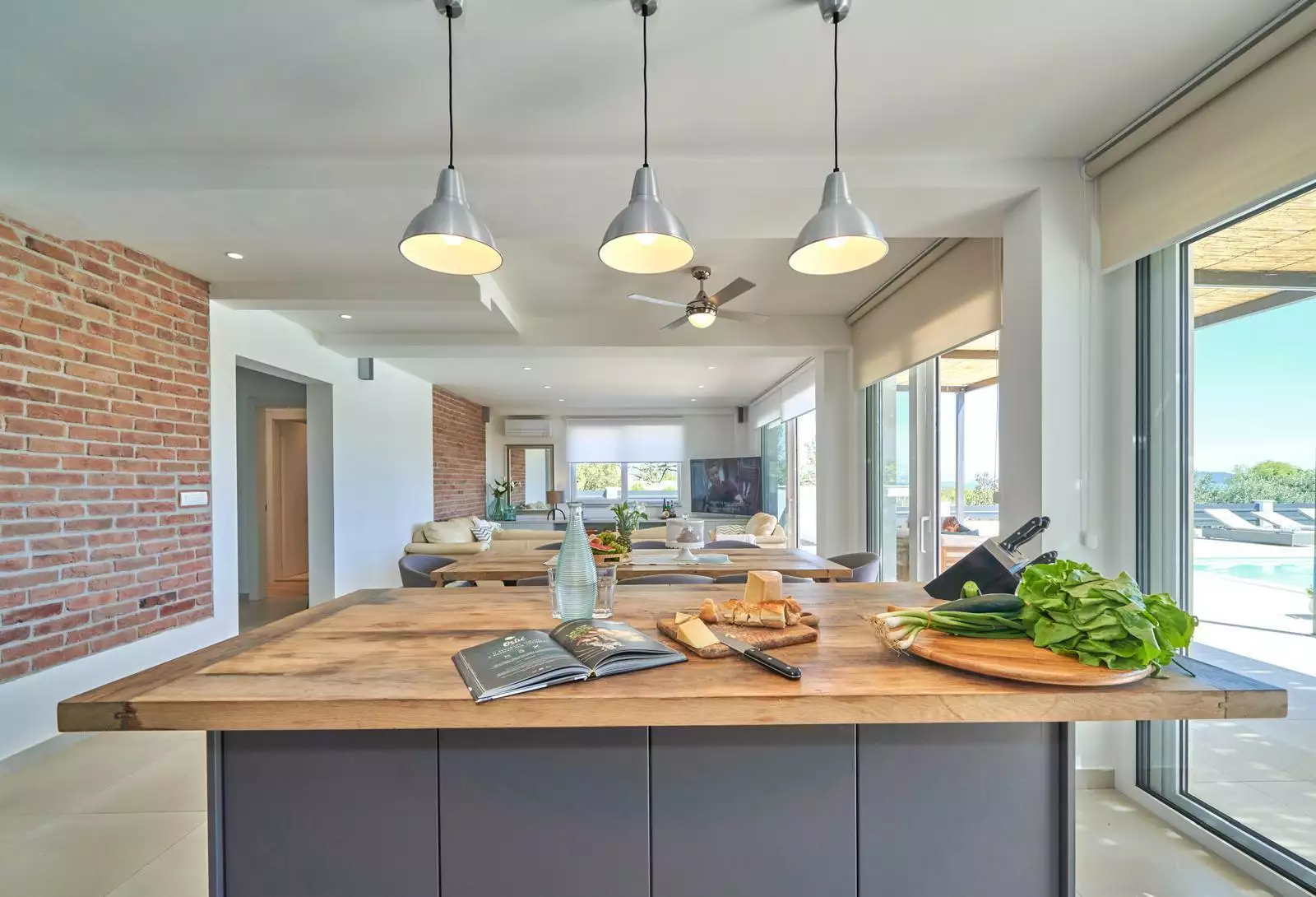 Villa 180m² in Croatia, Kastela. Priced at 1100000€ rent photo-2
