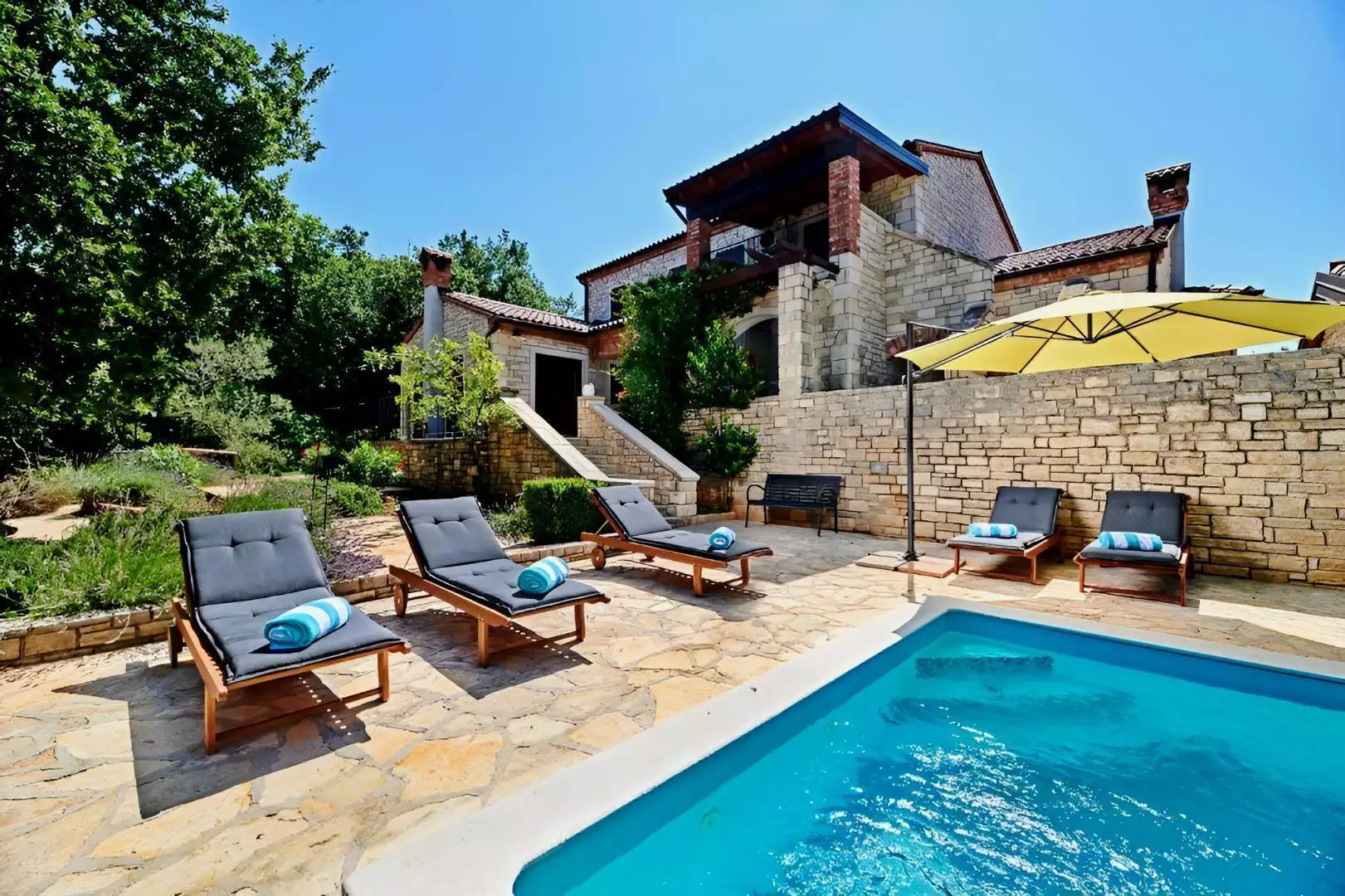 Villa 250m² in Croatia, Buje. Priced at 820000€ rent photo-2