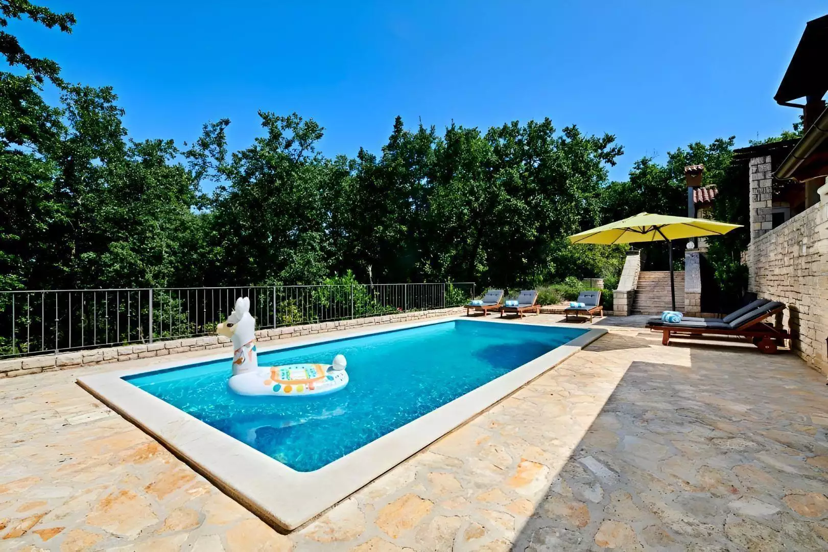 Villa 250m² in Croatia, Buje. Priced at 820000€ rent photo-3
