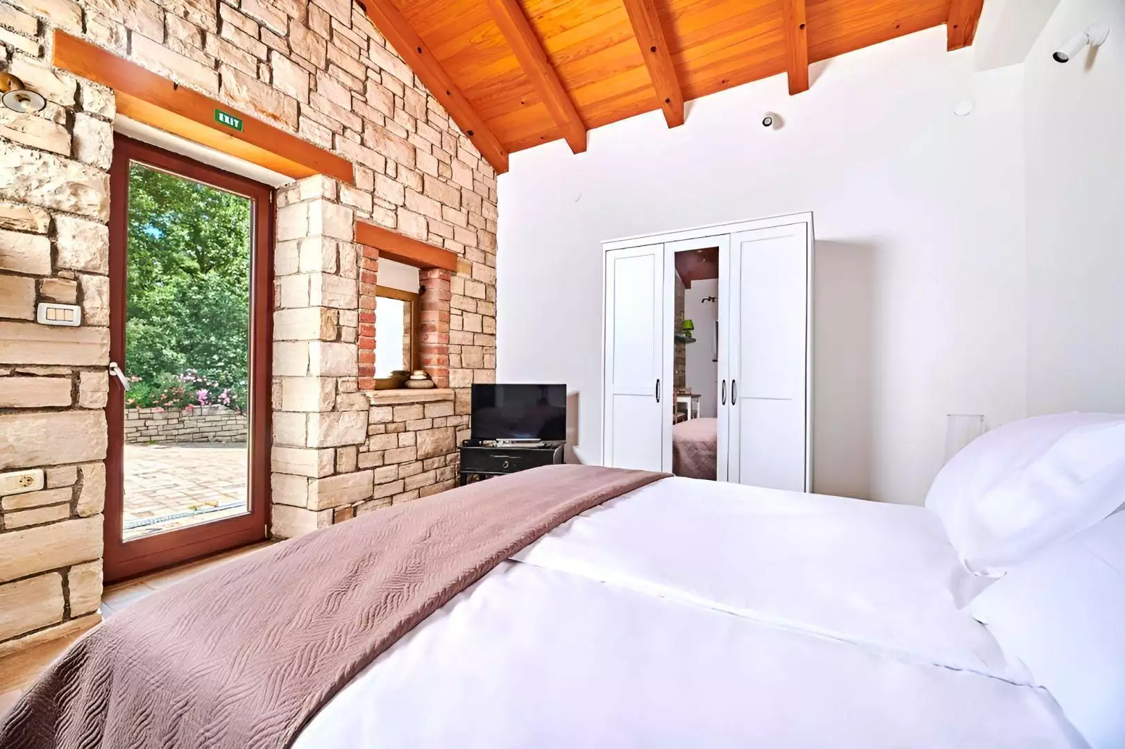 Villa 250m² in Croatia, Buje. Priced at 820000€ rent photo-24