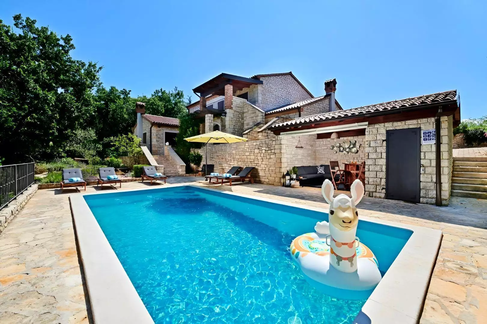Villa 250m² in Croatia, Buje. Priced at 820000€ rent photo-1