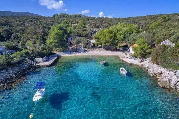 Villa 351m² in Croatia, Hvar. Priced at 2500000€ rent photo-11