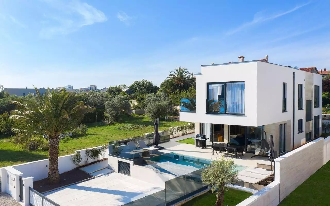 Villa 340m² in Croatia, Medulin. Priced at 2700000€ rent photo-2