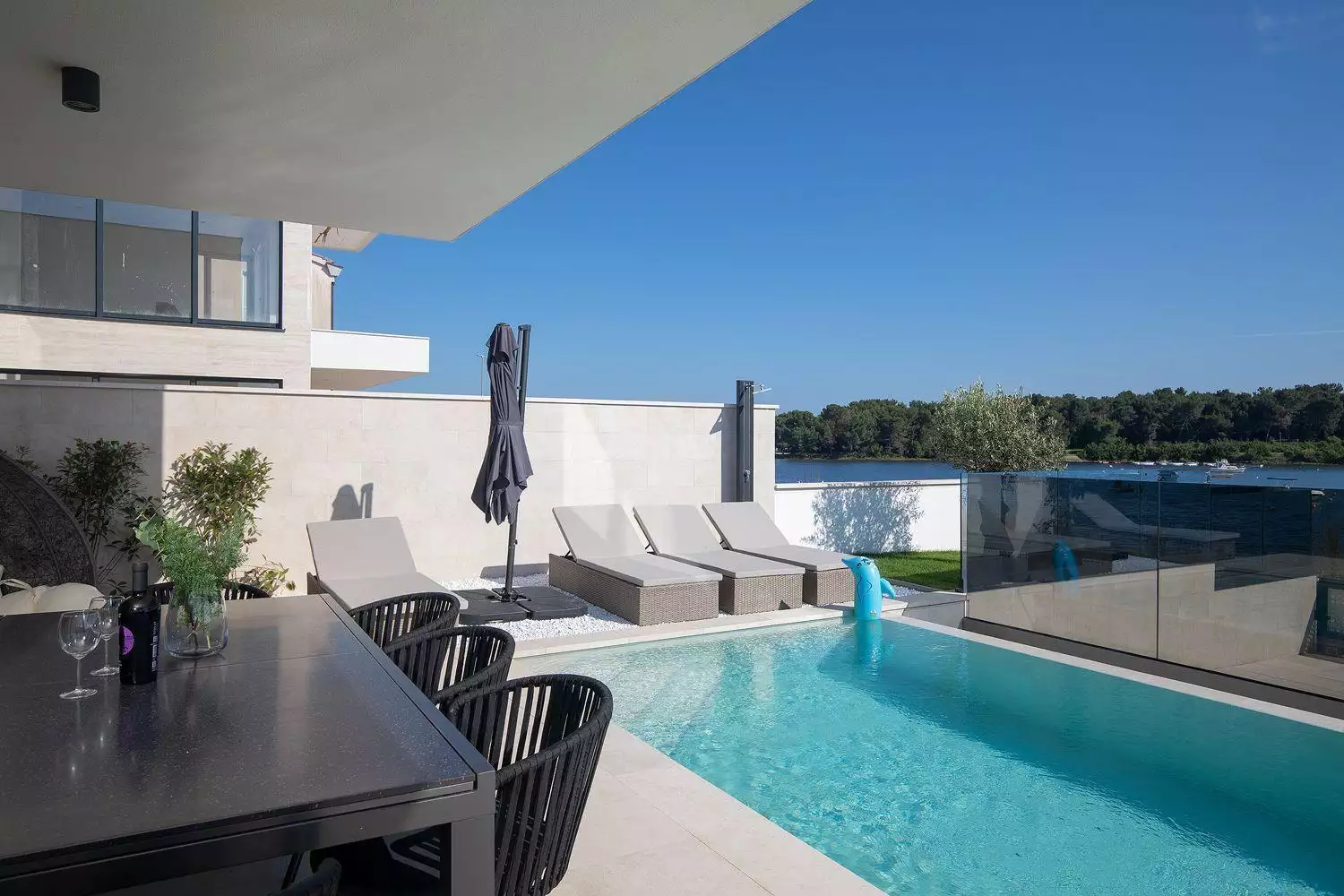 Villa 340m² in Croatia, Medulin. Priced at 2700000€ rent photo-3