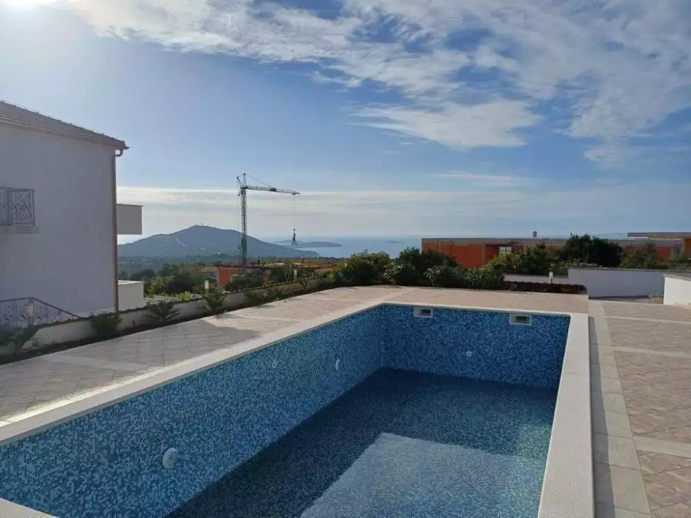 Villa 240m² in Croatia, Primosten. Priced at 750000€ rent photo-1