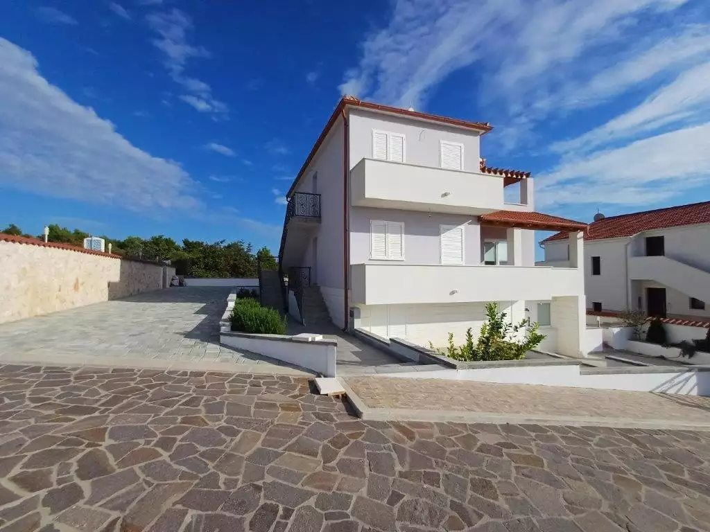 Villa 240m² in Croatia, Primosten. Priced at 750000€ rent photo-2