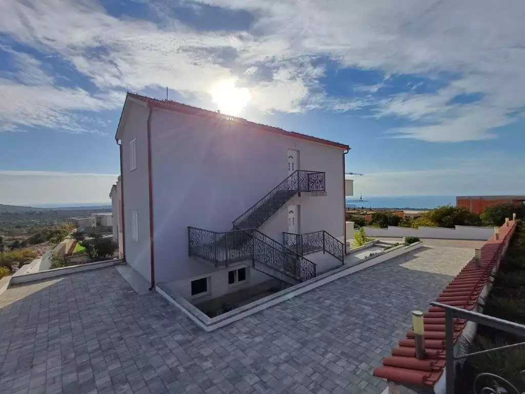 Villa 240m² in Croatia, Primosten. Priced at 750000€ rent photo-5
