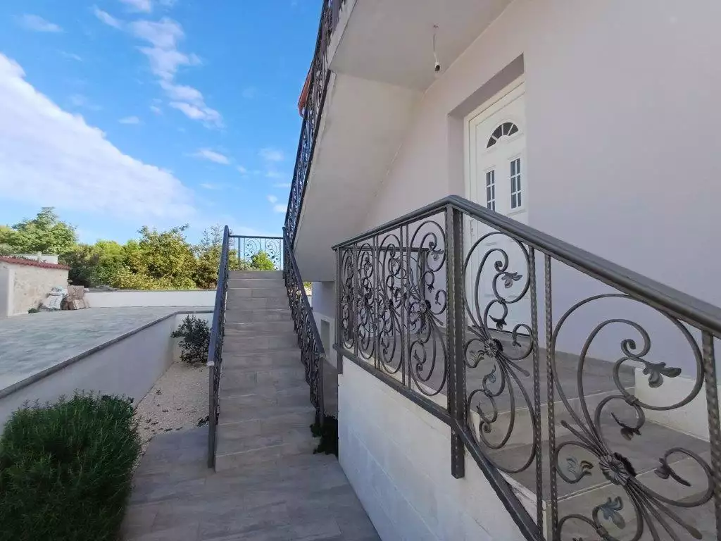 Villa 240m² in Croatia, Primosten. Priced at 750000€ rent photo-9
