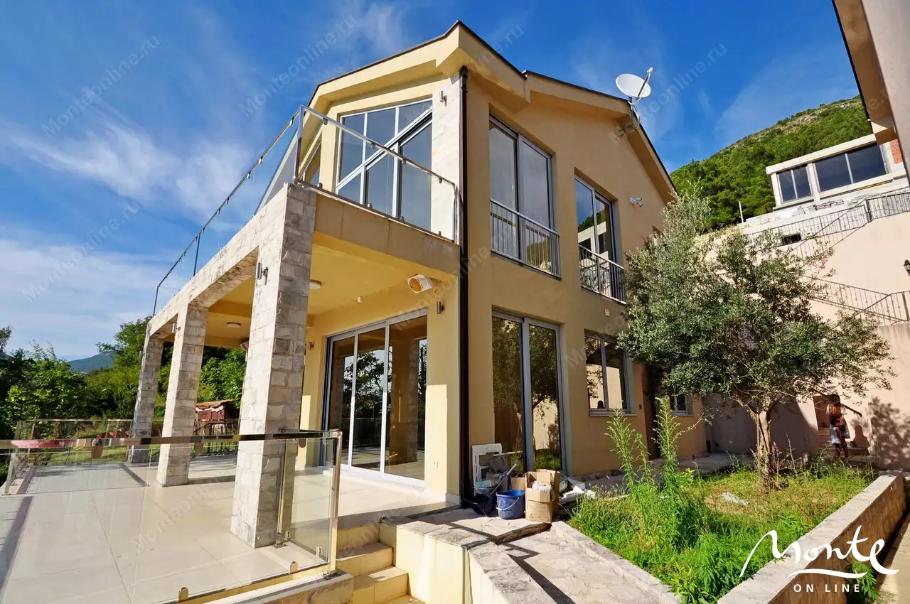 Villa 187m² in Montenegro, Tivat. Priced at 320000€ rent photo-2