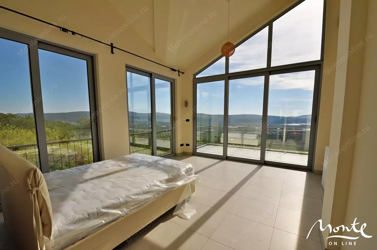 Villa 187m² in Montenegro, Tivat. Priced at 320000€ rent photo-10