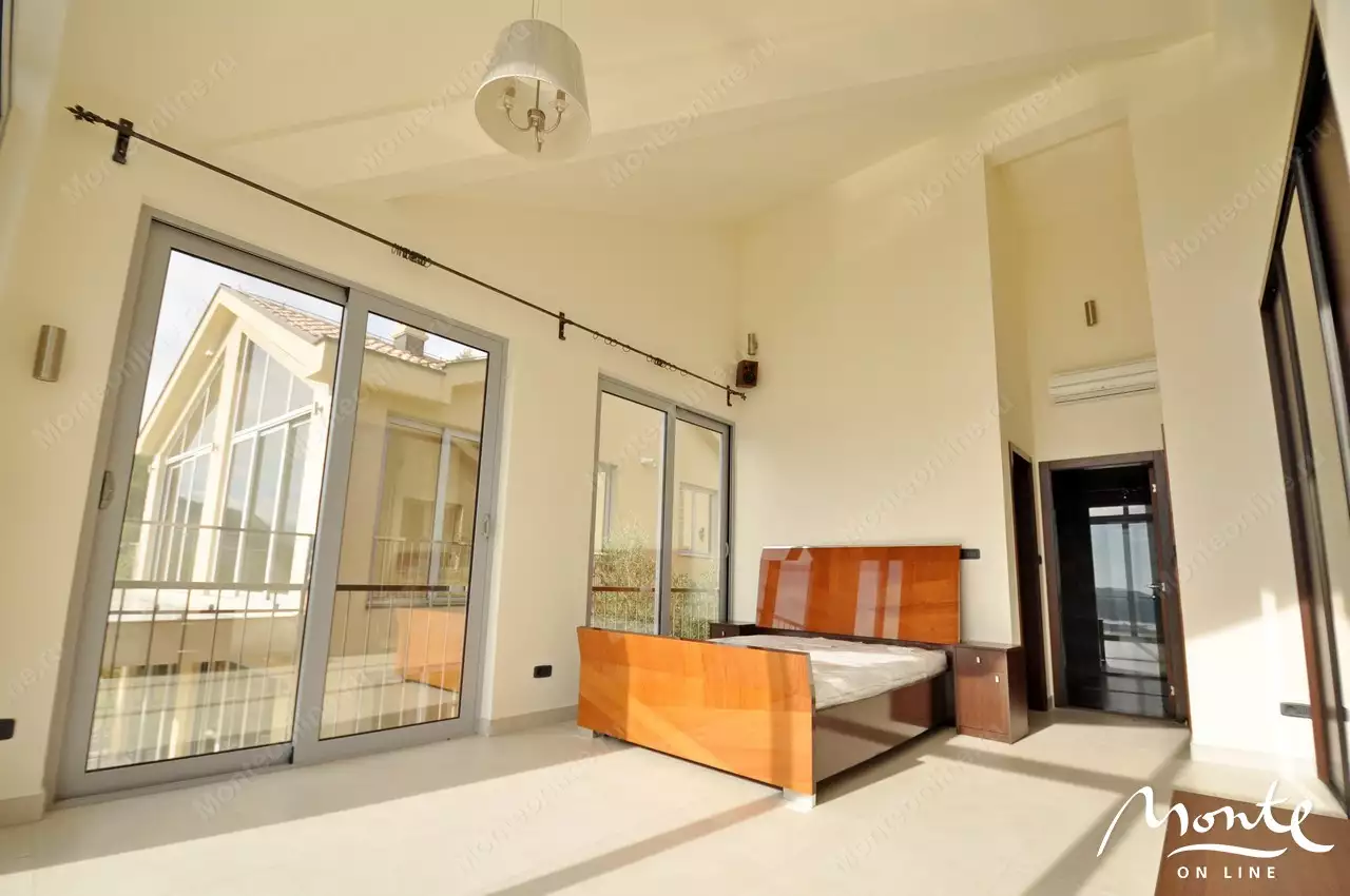 Villa 187m² in Montenegro, Tivat. Priced at 320000€ rent photo-15