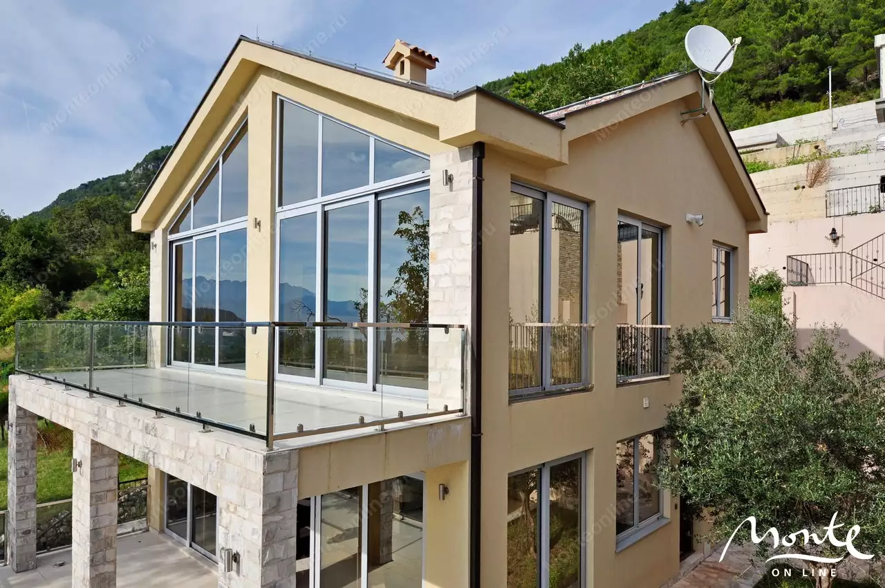 Villa 187m² in Montenegro, Tivat. Priced at 320000€ rent photo-17