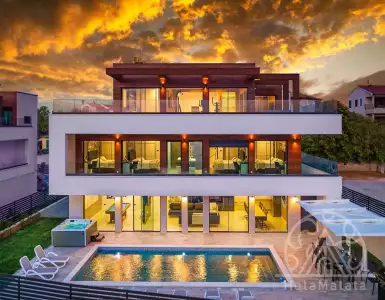 Buy in Croatia for 2200000€