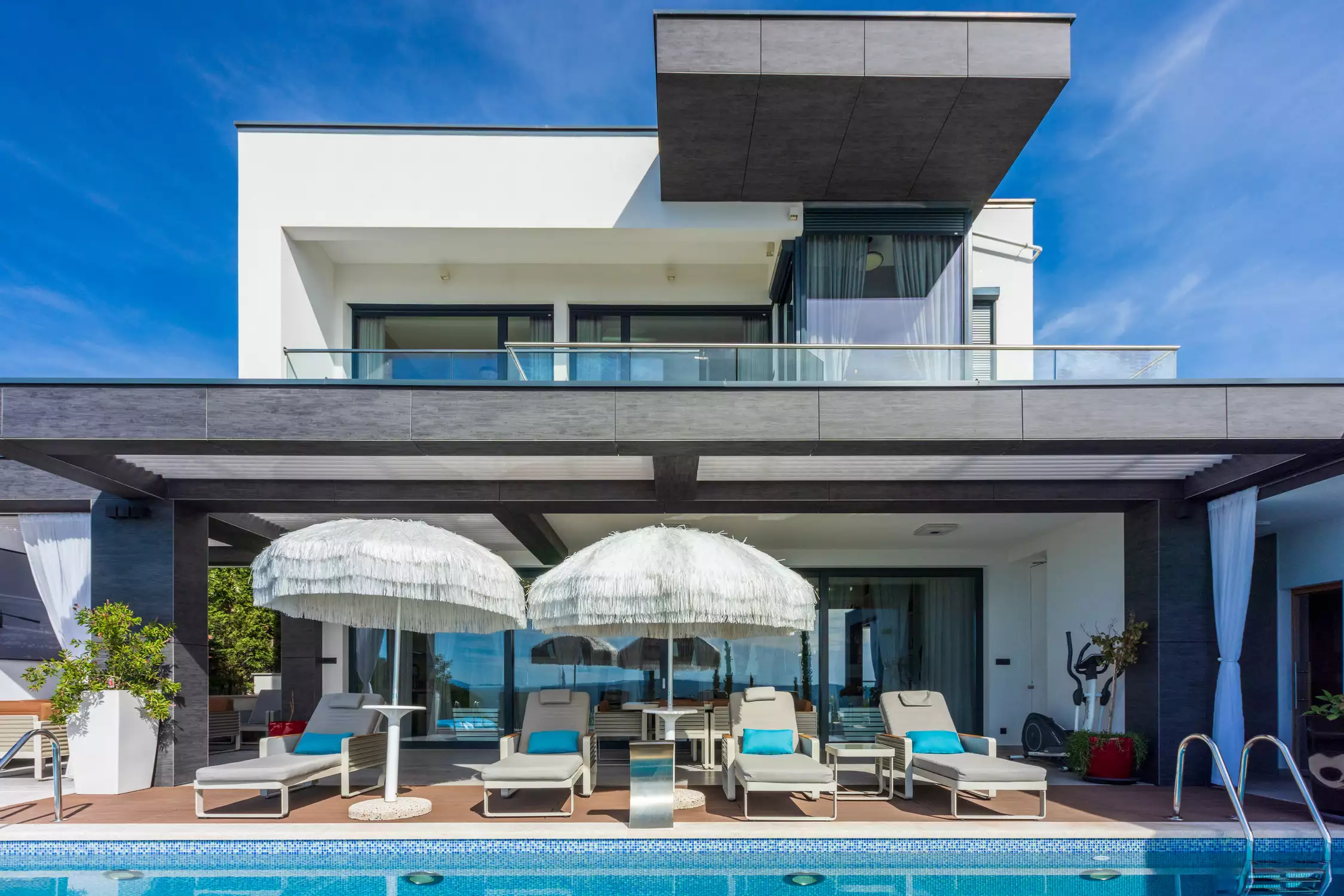 House 300m² in Croatia, Crikvenica. Priced at 1650000€ rent photo-3