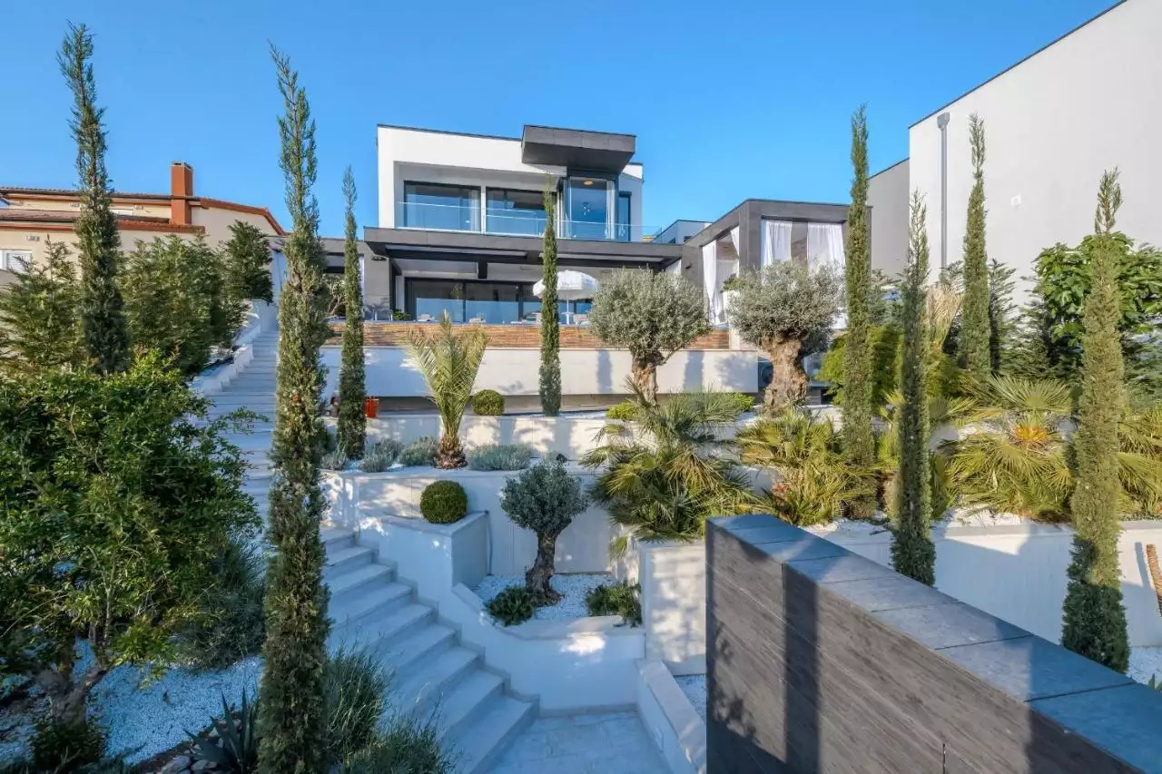 House 300m² in Croatia, Crikvenica. Priced at 1650000€ rent photo-10