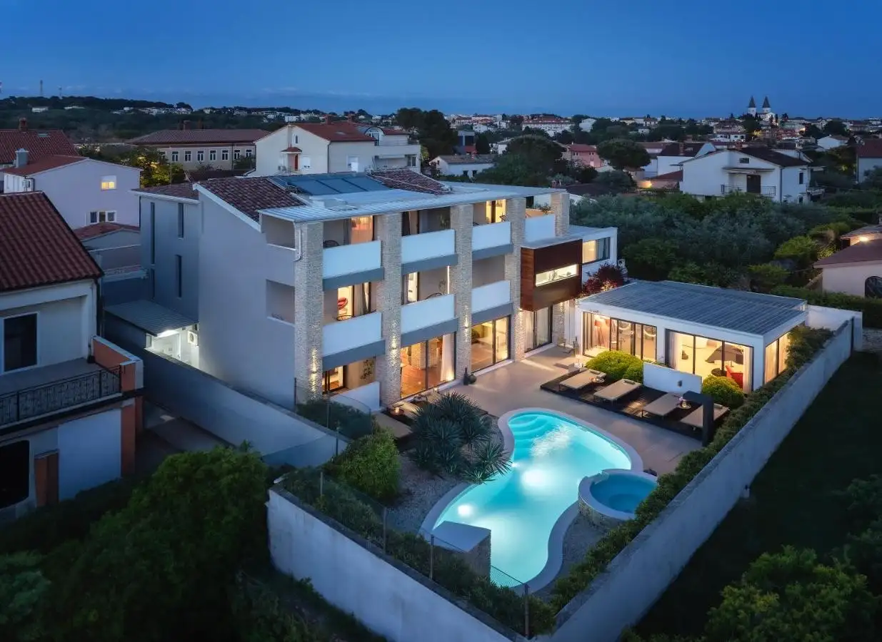 House 700m² in Croatia, Medulin. Priced at 2500000€ rent photo-1