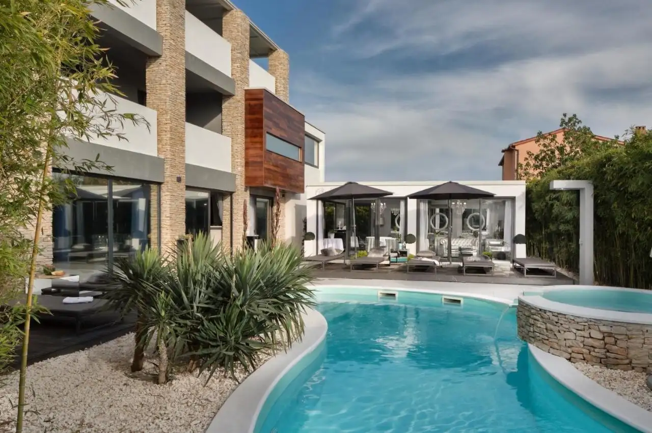 House 700m² in Croatia, Medulin. Priced at 2500000€ rent photo-4