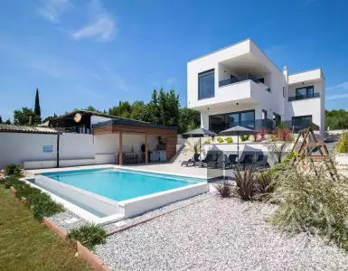 Buy in Croatia for 1452000€