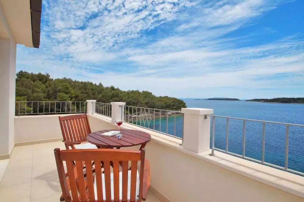 Villa 250m² in Croatia, Korcula. Priced at 1450000€ rent photo-2