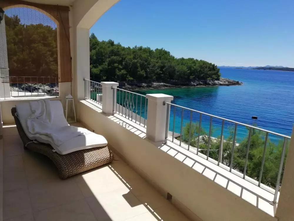 Villa 250m² in Croatia, Korcula. Priced at 1450000€ rent photo-6