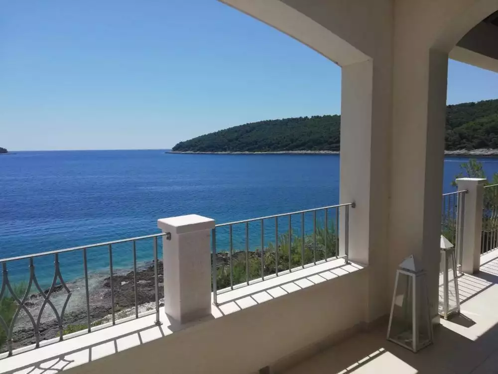 Villa 250m² in Croatia, Korcula. Priced at 1450000€ rent photo-14
