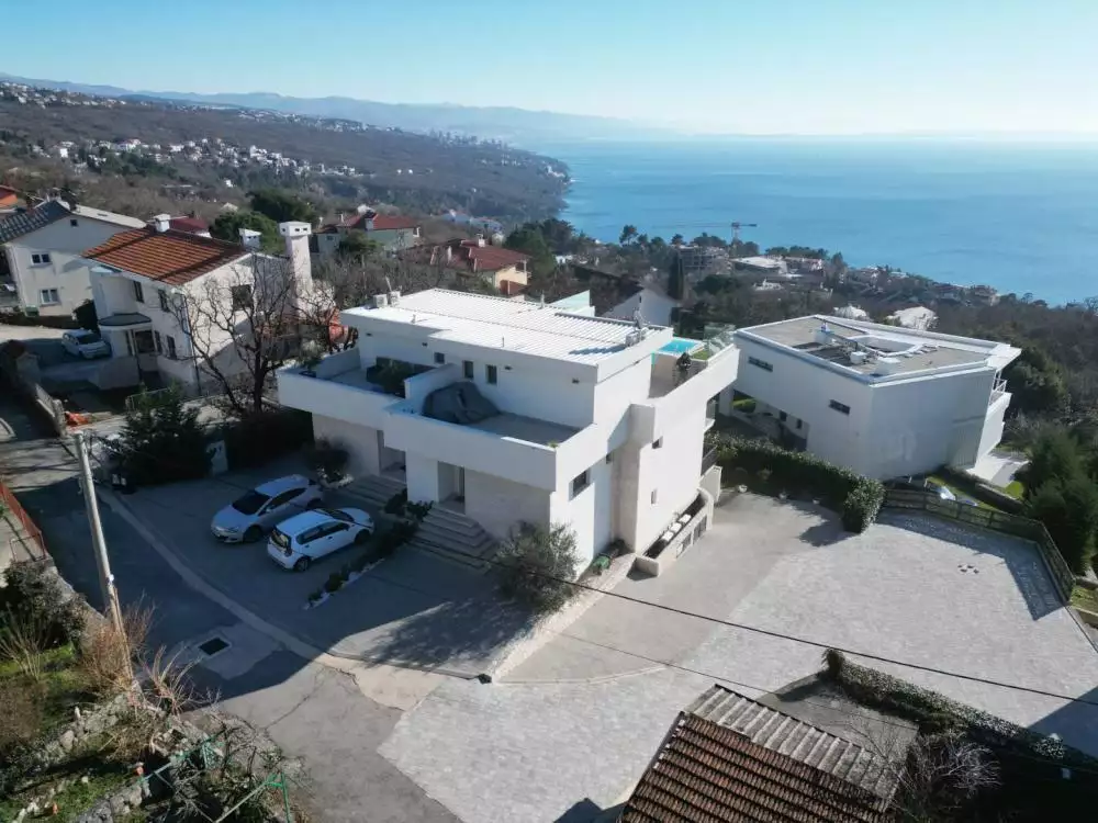 Villa 241m² in Croatia, Pobri. Priced at 1350000€ rent photo-1