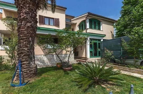 Hotels 550m² in Croatia, Pula. Priced at 1650000€ rent photo-5